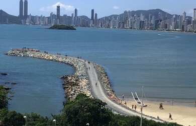 Imagem: O studio possui 1 Dormitório, 1 Banheiro, 1 Vaga na garagem