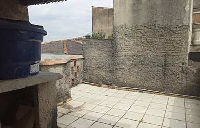 Imagem: A casa possui 2 Dormitórios, 1 Banheiro, 2 Vagas na garagem