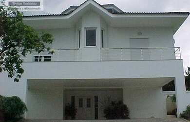 Imagem: A casa em condomínio possui 5 Dormitórios, 5 Banheiros, 2