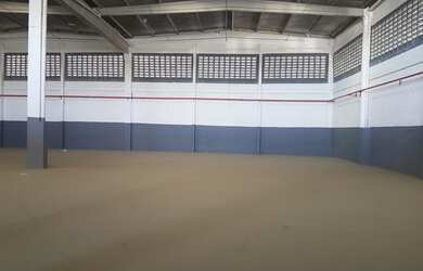 Imagem: O depósito possui 5 Vagas na garagem, 940m² de Área, Imóvel