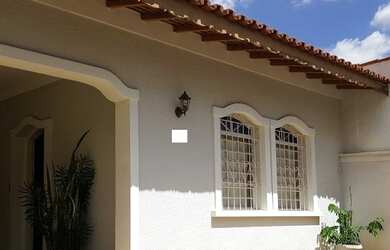 Imagem: A casa possui 2 Dormitórios, 1 Banheiro, 1 Vaga na garagem