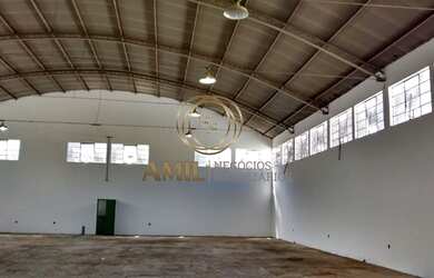 Imagem: O depósito possui 4 Vagas na garagem, 700m² de Área e está