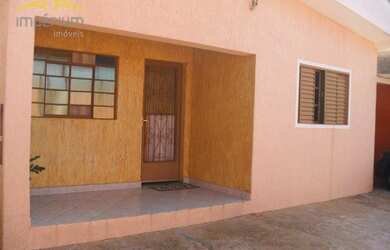 Imagem: A casa possui 2 Dormitórios, 1 Banheiro, 3 Vagas na garagem