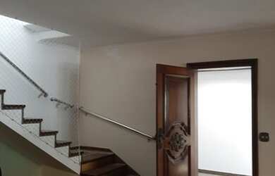 Imagem: A casa possui 4 Dormitórios, 4 Banheiros, 3 Vagas na garagem