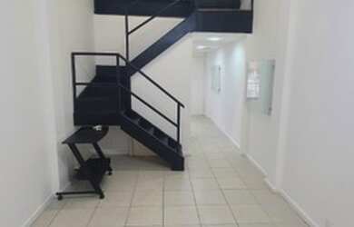 Imagem: O depósito possui 1 Vaga na garagem, 32m² de Área e está