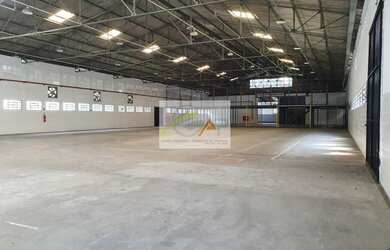 Imagem: O depósito para alugar possui 5 Vagas na garagem e 2000m²