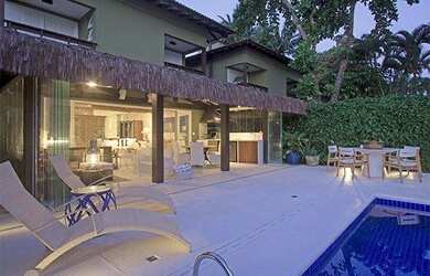 Imagem: A casa em condomínio possui 5 Dormitórios, 5 Banheiros, 4