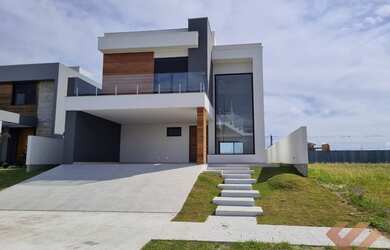 Imagem: A casa em condomínio possui 3 Dormitórios, 3 Banheiros, 2