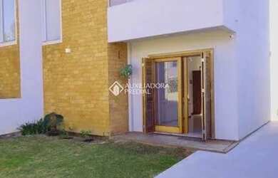 Imagem: A casa possui 3 Dormitórios, 2 Banheiros, 100m² de Área e