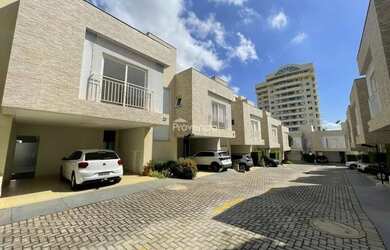 Imagem: A casa possui 3 Dormitórios, 4 Banheiros, 2 Vagas na garagem