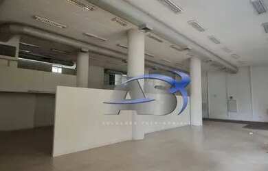 Imagem: O depósito possui 5 Vagas na garagem, 617m² de Área e está