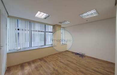 Imagem: O depósito possui 1 Vaga na garagem e 32m² de Área e está