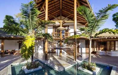 Imagem: A casa em condomínio possui 5 Dormitórios, 5 Banheiros e 700m²