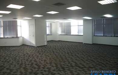 Imagem: O depósito possui 4 Vagas na garagem, 188m² de Área e está