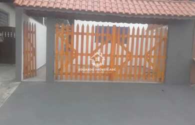 Imagem: A casa possui 2 Dormitórios, 2 Banheiros, 2 Vagas na garagem