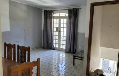 Imagem: A casa possui 2 Dormitórios, 1 Banheiro e está localizado