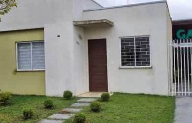 Imagem: A casa possui 2 Dormitórios, 1 Banheiro, 1 Vaga na garagem