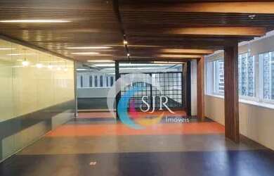 Imagem: O depósito possui 5 Vagas na garagem, 1.151m² de Área e