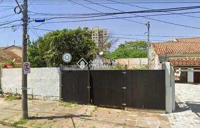 Imagem: O terreno possui 212m² de Área e está localizado em Partenon