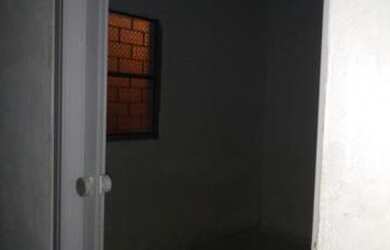 Imagem: A casa possui 2 Dormitórios, 1 Banheiro e está localizado