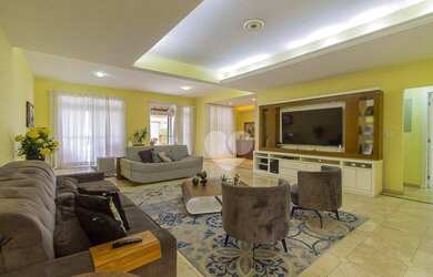 Imagem: A casa em condomínio possui 5 Dormitórios, 2 Banheiros, 4