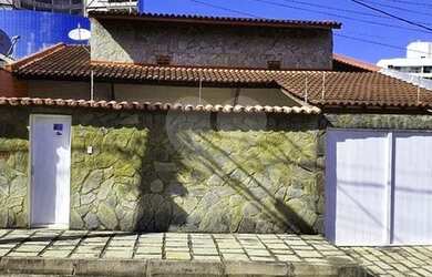 Imagem: A casa em condomínio à venda possui 4 Dormitórios, 4 Banheiros