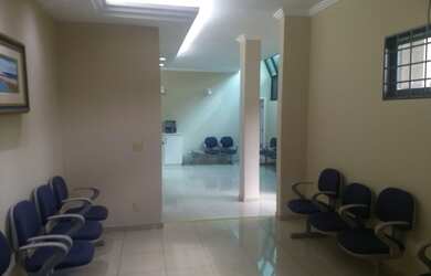 Imagem: O depósito possui 5 Vagas na garagem, 270m² de Área e está