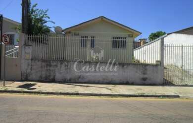 Imagem: A casa possui 3 Dormitórios, 1 Banheiro, 3 Vagas na garagem