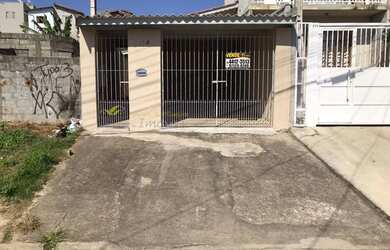 Imagem: A casa possui 2 Dormitórios, 1 Banheiro, 1 Vaga na garagem