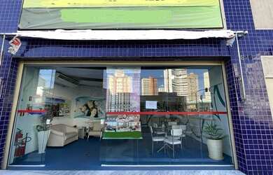 Imagem: O depósito possui 4 Vagas na garagem, 52m² de Área e está