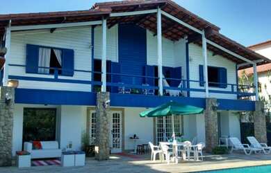 Imagem: A casa possui 5 Dormitórios, 4 Vagas na garagem e Imóvel novo