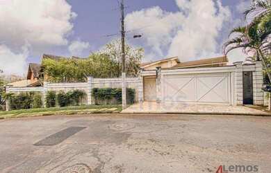 Imagem: A casa possui 5 Dormitórios, 5 Banheiros, 5 Vagas na garagem