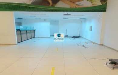 Imagem: O depósito possui 5 Vagas na garagem e 194m² de Área e está