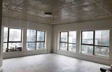 Imagem: O depósito possui 2 Vagas na garagem e 97m² de Área e está