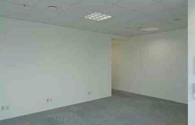 Imagem: O depósito possui 2 Vagas na garagem, 46m² de Área e está