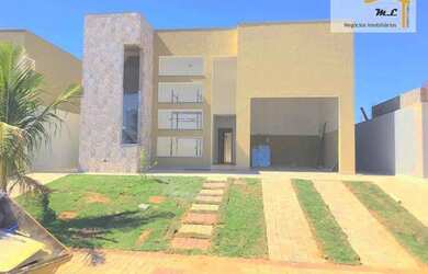 Imagem: A casa possui 3 Dormitórios, 1 Banheiro, 2 Vagas na garagem