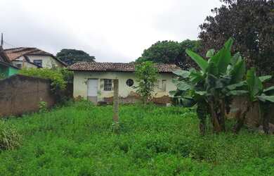 Imagem: A casa possui 3 Dormitórios, 1 Banheiro, 220m² de Área e