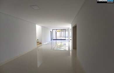 Imagem 8: Sobrado no Jardins Madri, Alto Padrão, 4 Suítes, Piscina, Novo, Oportunidade