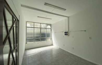 Imagem: O depósito possui 1 Vaga na garagem e 126m² de Área e está