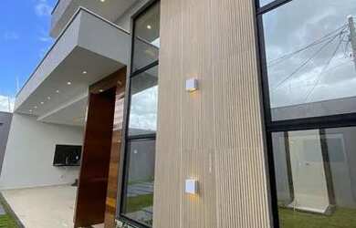 Imagem: A casa possui 4 Dormitórios, 2 Banheiros, 2 Vagas na garagem