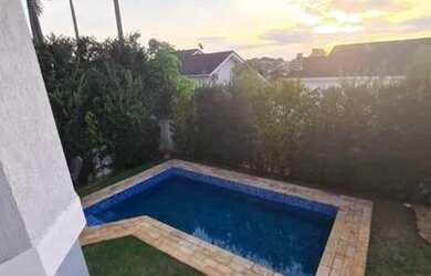 Imagem: A casa em condomínio possui 4 Dormitórios, 5 Banheiros, 4