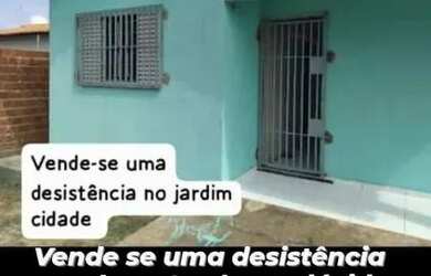 Imagem: A casa possui 2 Dormitórios, 1 Banheiro, 1 Vaga na garagem
