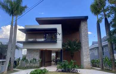 Imagem: A casa em condomínio possui 5 Dormitórios, 5 Banheiros, 5