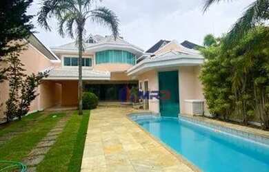 Imagem: A casa em condomínio possui 4 Dormitórios, 5 Banheiros, 2