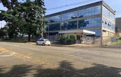 Imagem: O depósito possui 5 Vagas na garagem, 20.000m² de Área e