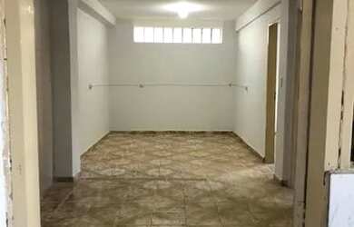 Imagem: A casa possui 2 Dormitórios, 1 Banheiro e 3 Vagas na garagem