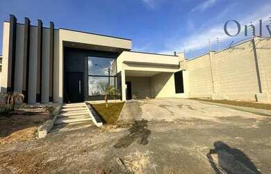 Imagem: A casa em condomínio possui 3 Dormitórios, 4 Banheiros, 4