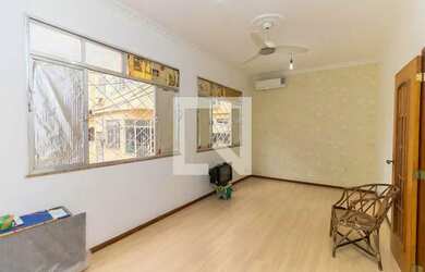 Imagem: A casa possui 3 Dormitórios, 3 Banheiros, 2 Vagas na garagem