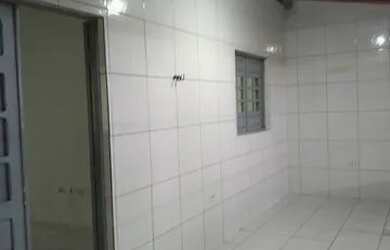 Imagem: A casa possui 2 Dormitórios, 1 Banheiro, 4 Vagas na garagem