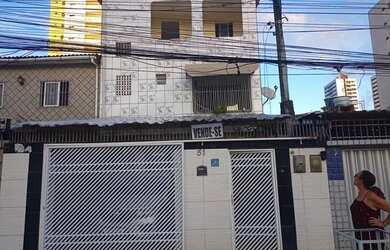 Imagem: A casa possui 5 Dormitórios, 3 Banheiros, 2 Vagas na garagem